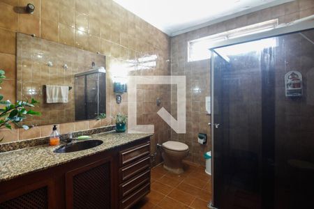 Casa à venda com 272m², 3 quartos e 5 vagasBanheiro Social 