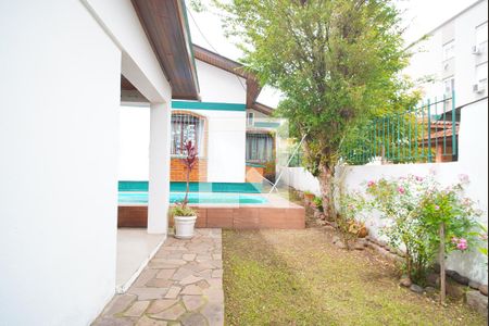 Casa à venda com 180m², 3 quartos e 2 vagasQuintal e Piscina