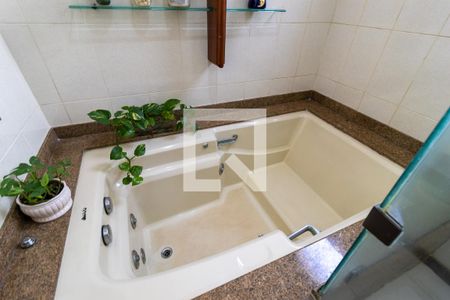 Apartamento à venda com 680m², 6 quartos e 4 vagas Apartamento à venda com 680m², 6 quartos e 4 vagasBanheiro Suite 2