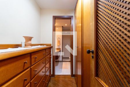 Apartamento à venda com 680m², 6 quartos e 4 vagas Apartamento à venda com 680m², 6 quartos e 4 vagasQuarto Suite Closet