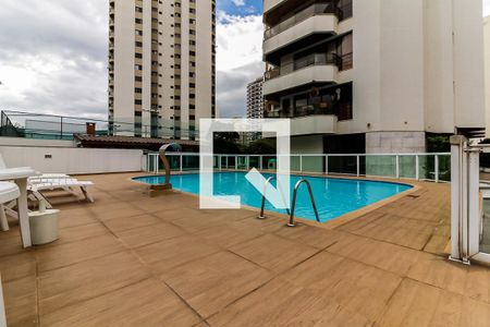 Apartamento à venda com 145m², 3 quartos e 3 vagas Apartamento à venda com 145m², 3 quartos e 3 vagasÁrea comum - Piscina