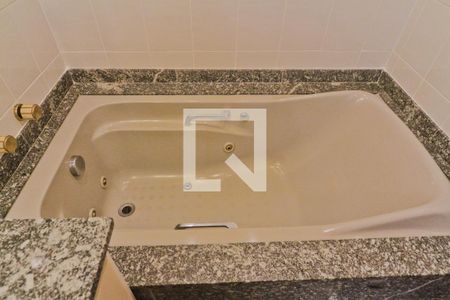 Apartamento à venda com 145m², 3 quartos e 3 vagas Apartamento à venda com 145m², 3 quartos e 3 vagasBanheiro da Suíte