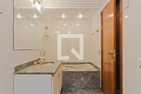 Apartamento à venda com 145m², 3 quartos e 3 vagas Apartamento à venda com 145m², 3 quartos e 3 vagasBanheiro da Suíte
