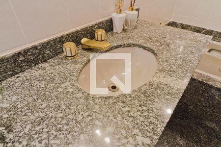 Apartamento à venda com 145m², 3 quartos e 3 vagas Apartamento à venda com 145m², 3 quartos e 3 vagasBanheiro da Suíte