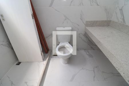 Casa à venda com 250m², 3 quartos e 2 vagasBanheiro da Suíte 2