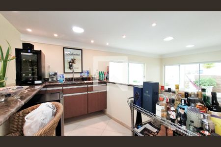 Casa de condomínio à venda com 492m², 4 quartos e 6 vagas Casa de condomínio à venda com 492m², 4 quartos e 6 vagasBar