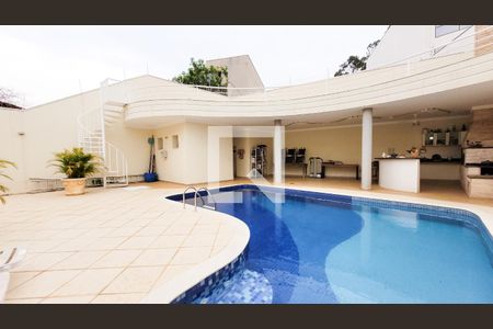 Casa de condomínio à venda com 492m², 4 quartos e 6 vagas Casa de condomínio à venda com 492m², 4 quartos e 6 vagasPiscina