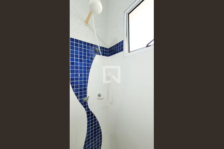 Casa de condomínio à venda com 492m², 4 quartos e 6 vagas Casa de condomínio à venda com 492m², 4 quartos e 6 vagasBanheiro externo