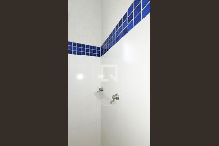 Casa de condomínio à venda com 492m², 4 quartos e 6 vagas Casa de condomínio à venda com 492m², 4 quartos e 6 vagasBanheiro externo