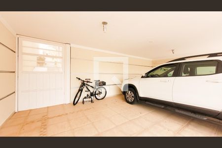 Casa de condomínio à venda com 492m², 4 quartos e 6 vagas Casa de condomínio à venda com 492m², 4 quartos e 6 vagasGaragem