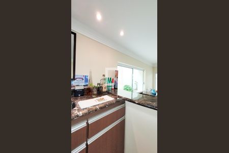 Casa de condomínio à venda com 492m², 4 quartos e 6 vagas Casa de condomínio à venda com 492m², 4 quartos e 6 vagasBar