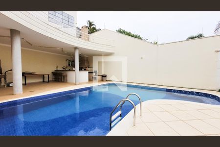 Casa de condomínio à venda com 492m², 4 quartos e 6 vagas Casa de condomínio à venda com 492m², 4 quartos e 6 vagasPiscina