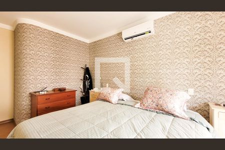 Casa de condomínio à venda com 492m², 4 quartos e 6 vagas Casa de condomínio à venda com 492m², 4 quartos e 6 vagasSuíte master