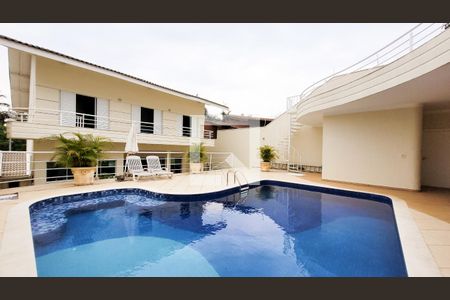 Casa de condomínio à venda com 492m², 4 quartos e 6 vagas Casa de condomínio à venda com 492m², 4 quartos e 6 vagasPiscina