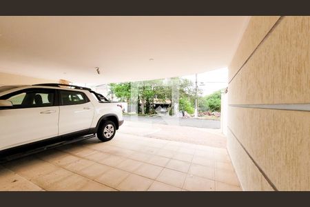 Casa de condomínio à venda com 492m², 4 quartos e 6 vagas Casa de condomínio à venda com 492m², 4 quartos e 6 vagasGaragem