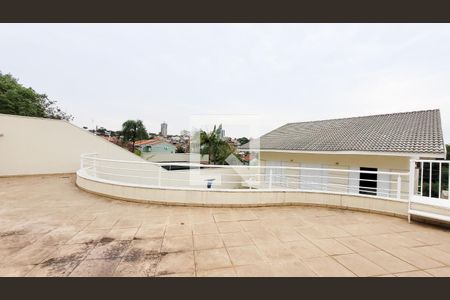 Casa de condomínio à venda com 492m², 4 quartos e 6 vagas Casa de condomínio à venda com 492m², 4 quartos e 6 vagasTerraço