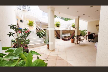 Casa de condomínio à venda com 492m², 4 quartos e 6 vagas Casa de condomínio à venda com 492m², 4 quartos e 6 vagasÁrea gourmet