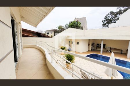 Casa de condomínio à venda com 492m², 4 quartos e 6 vagas Casa de condomínio à venda com 492m², 4 quartos e 6 vagasVaranda do Quarto 2
