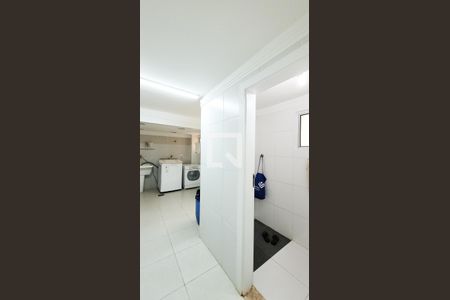 Casa de condomínio à venda com 492m², 4 quartos e 6 vagas Casa de condomínio à venda com 492m², 4 quartos e 6 vagasLavanderia