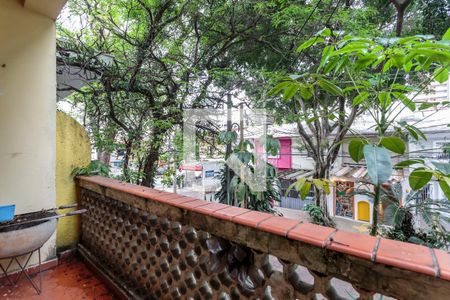 Casa à venda com 237m², 7 quartos e 2 vagas Casa à venda com 237m², 7 quartos e 2 vagasVaranda