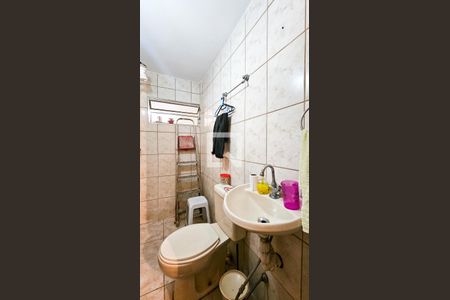 Casa à venda com 180m², 3 quartos e 2 vagas Casa à venda com 180m², 3 quartos e 2 vagasBanheiro de Serviço