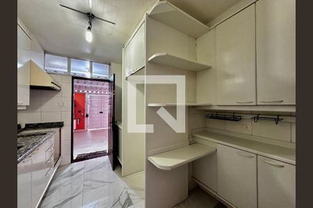 Casa à venda com 155m², 3 quartos e 2 vagas Casa à venda com 155m², 3 quartos e 2 vagasCozinha