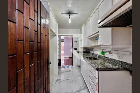 Casa à venda com 155m², 3 quartos e 2 vagas Casa à venda com 155m², 3 quartos e 2 vagasCozinha