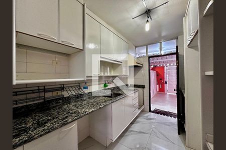 Casa à venda com 155m², 3 quartos e 2 vagas Casa à venda com 155m², 3 quartos e 2 vagasCozinha