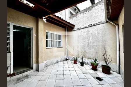 Casa à venda com 105m², 2 quartos e 2 vagas Casa à venda com 105m², 2 quartos e 2 vagasQuintal