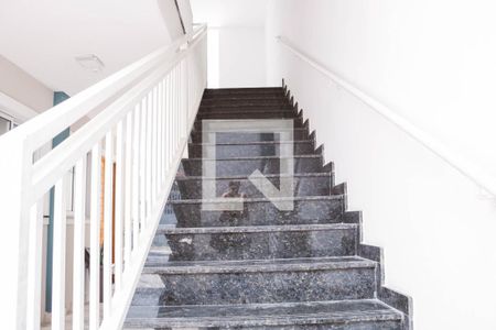 Apartamento à venda com 40m², 2 quartos e sem vaga Apartamento à venda com 40m², 2 quartos e sem vagaEscada