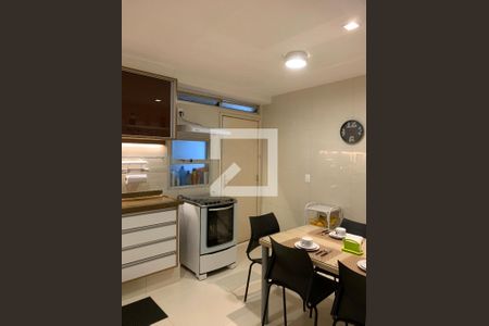 Apartamento à venda com 163m², 3 quartos e 2 vagas Apartamento à venda com 163m², 3 quartos e 2 vagasCozinha