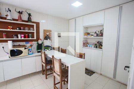 Casa de condomínio para alugar com 380m², 4 quartos e 2 vagas Casa de condomínio para alugar com 380m², 4 quartos e 2 vagasCozinha