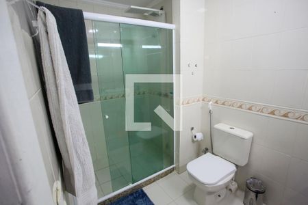 Casa de condomínio para alugar com 380m², 4 quartos e 2 vagas Casa de condomínio para alugar com 380m², 4 quartos e 2 vagasBanheiro da Suíte