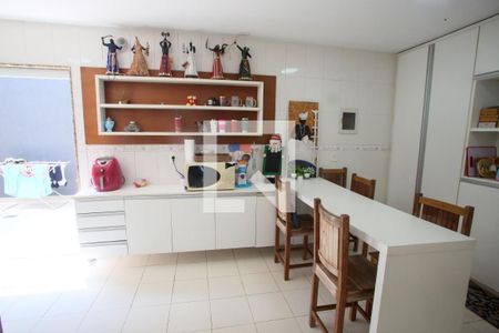 Casa de condomínio para alugar com 380m², 4 quartos e 2 vagas Casa de condomínio para alugar com 380m², 4 quartos e 2 vagasCozinha