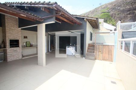 Casa de condomínio para alugar com 380m², 4 quartos e 2 vagas Casa de condomínio para alugar com 380m², 4 quartos e 2 vagasTerraço