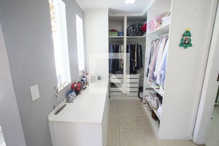 Casa de condomínio para alugar com 380m², 4 quartos e 2 vagas Casa de condomínio para alugar com 380m², 4 quartos e 2 vagasCloset da suíte