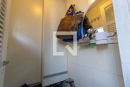 Apartamento à venda com 136m², 2 quartos e 2 vagasBanheiro de Serviço