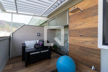 Apartamento à venda com 136m², 2 quartos e 2 vagasCobertura