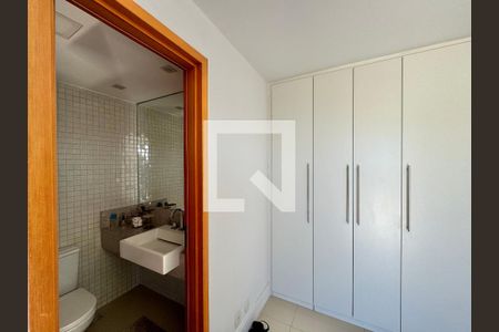 Apartamento à venda com 161m², 3 quartos e 2 vagasSuíte 2