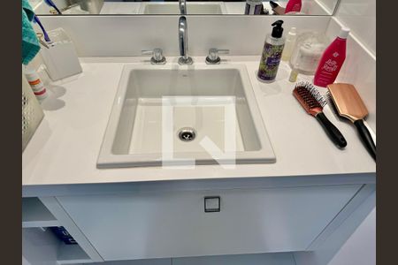 Apartamento à venda com 161m², 3 quartos e 2 vagasSuíte 1 - Banheiro