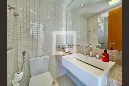 Apartamento à venda com 161m², 3 quartos e 2 vagasSuíte 2 - Banheiro