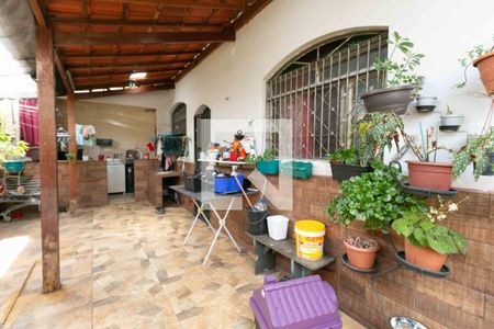 Casa à venda com 185m², 2 quartos e 4 vagas Casa à venda com 185m², 2 quartos e 4 vagasÁrea Externa