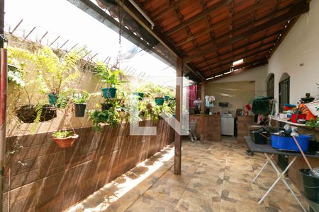 Casa à venda com 185m², 2 quartos e 4 vagas Casa à venda com 185m², 2 quartos e 4 vagasÁrea de Serviço