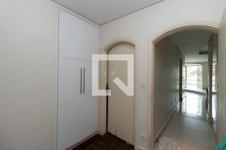 Casa à venda com 500m², 3 quartos e 7 vagas Casa à venda com 500m², 3 quartos e 7 vagasHall dos Quartos