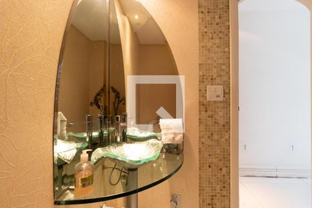 Casa à venda com 500m², 3 quartos e 7 vagas Casa à venda com 500m², 3 quartos e 7 vagasLavabo