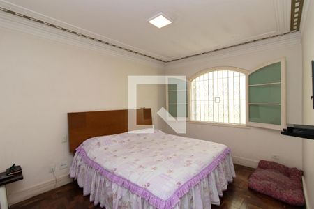 Casa à venda com 500m², 3 quartos e 7 vagas Casa à venda com 500m², 3 quartos e 7 vagasQuarto Suíte 1