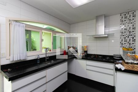 Casa à venda com 500m², 3 quartos e 7 vagas Casa à venda com 500m², 3 quartos e 7 vagasCozinha