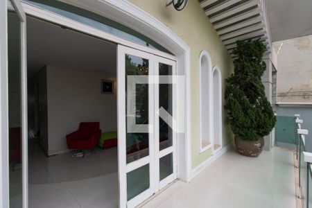 Casa à venda com 500m², 3 quartos e 7 vagas Casa à venda com 500m², 3 quartos e 7 vagasVaranda