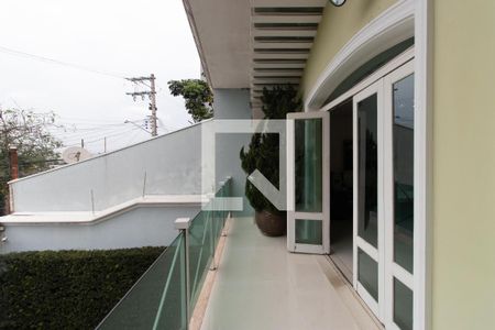 Casa à venda com 500m², 3 quartos e 7 vagas Casa à venda com 500m², 3 quartos e 7 vagasVaranda