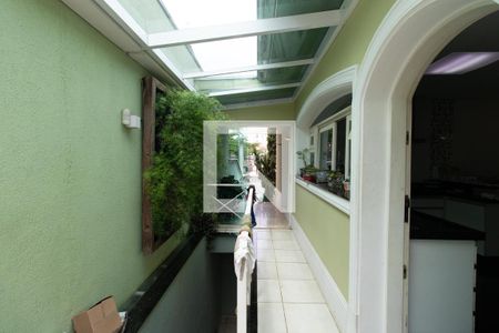 Casa à venda com 500m², 3 quartos e 7 vagas Casa à venda com 500m², 3 quartos e 7 vagasCorredor lateral